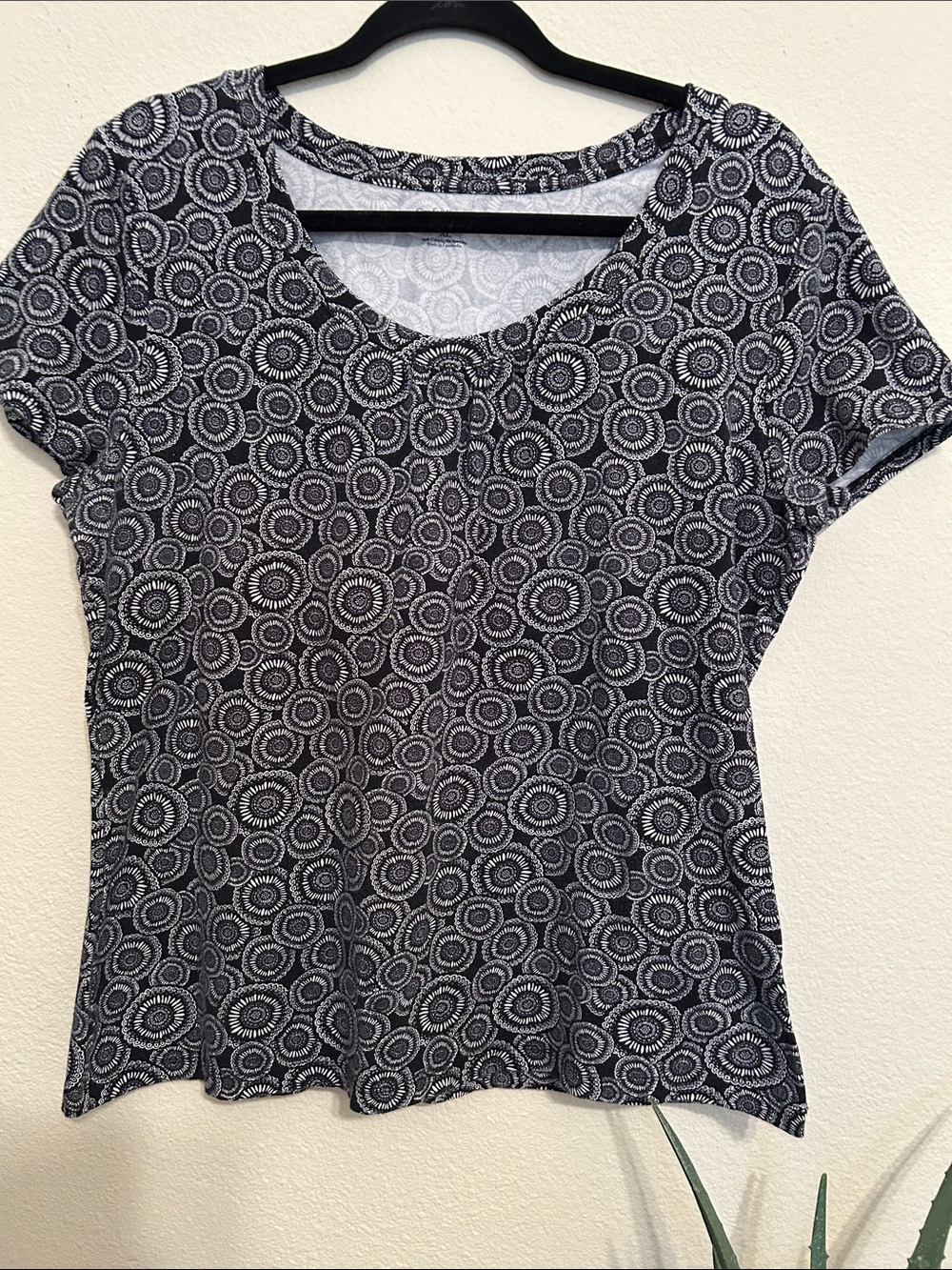 croft & barrow Black and White Short Sleeve Patterned Scoop Neck Top